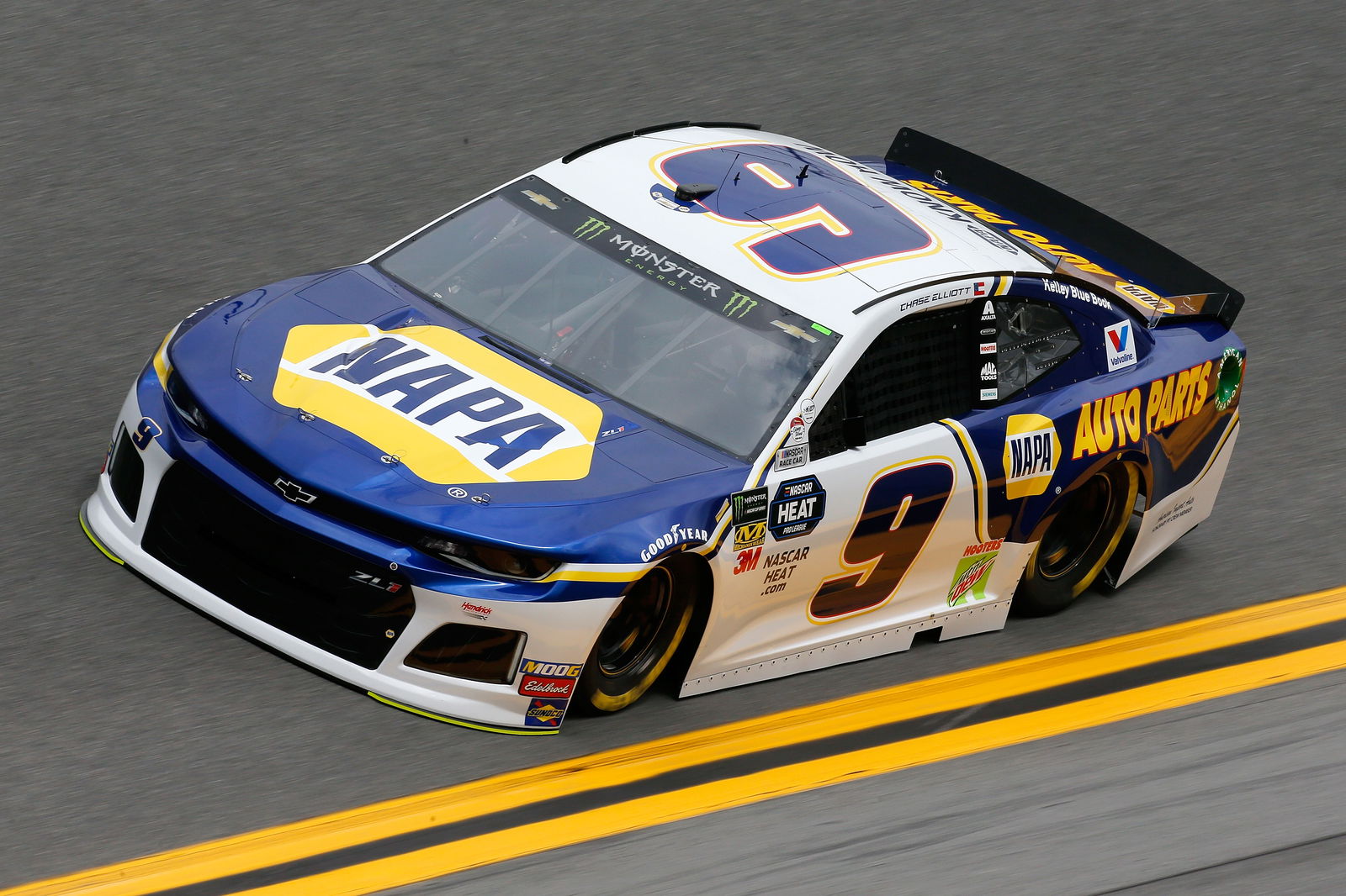 Elliott soars to Talladega win